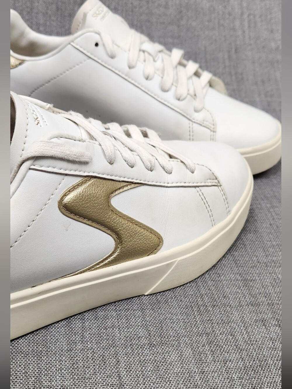 Skechers White Faux Leather Low Top Casual Sneakers. 9.5 - Picture 8 of 10